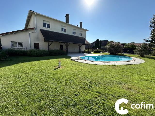 Maison 10 pièces 300 m²