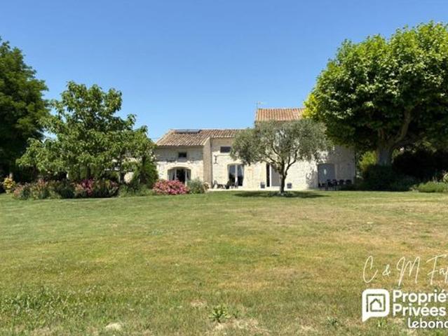 Maison 10 pièces 300 m²