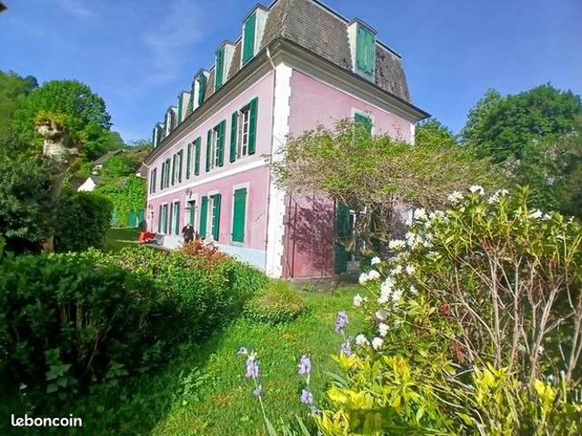 Maison 10 pièces 300 m²