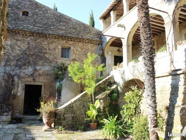 Maison 10 pièces 300 m²