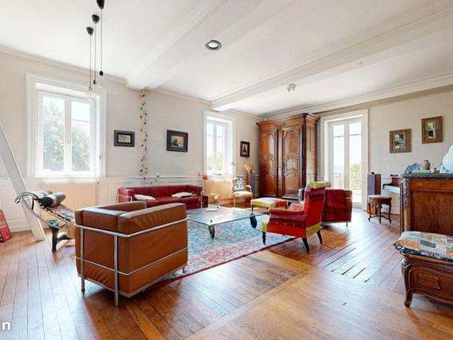 Maison 10 pièces 300 m²