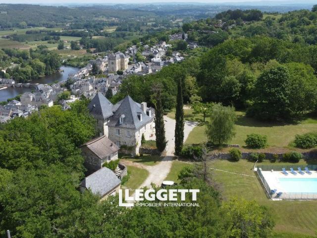 Maison 10 pièces 300 m²