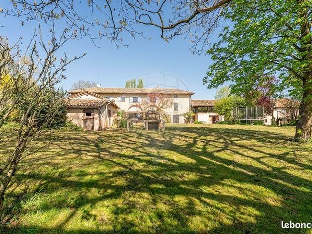 Maison 10 pièces 300 m²