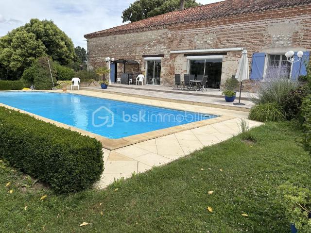 Maison 10 pièces 300 m²