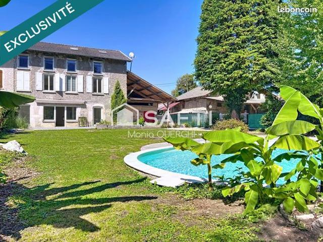 Maison 10 pièces 300 m²