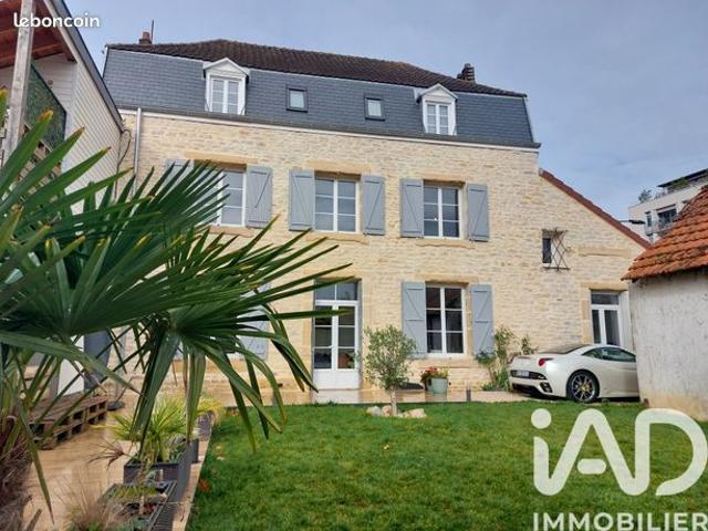 Maison 10 pièces 300 m²