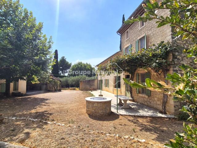 Maison 10 pièces 300 m²