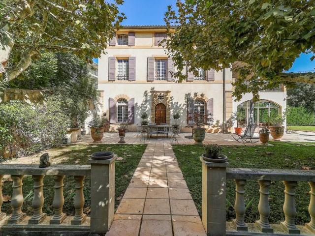 Maison 10 pièces 300 m²