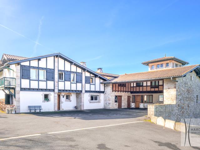Maison 10 pièces 300 m²