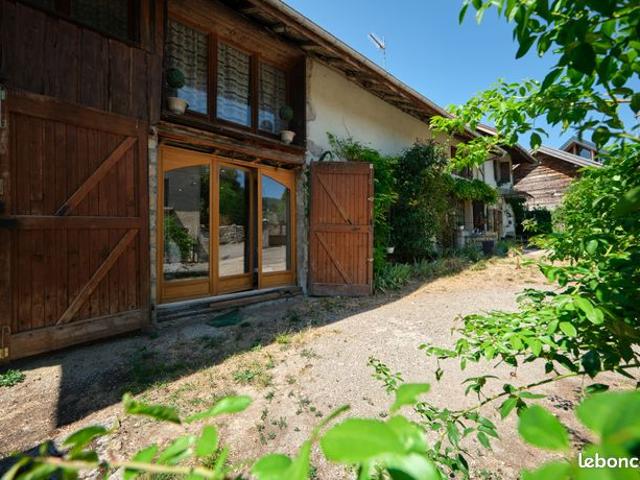 Maison 10 pièces 311 m²