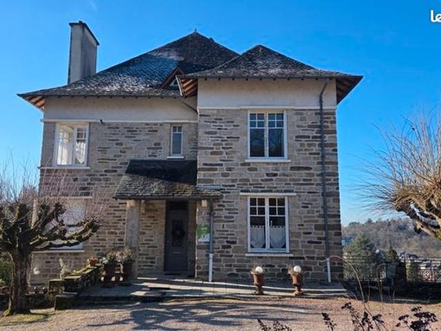 Maison 10 pièces 300 m²