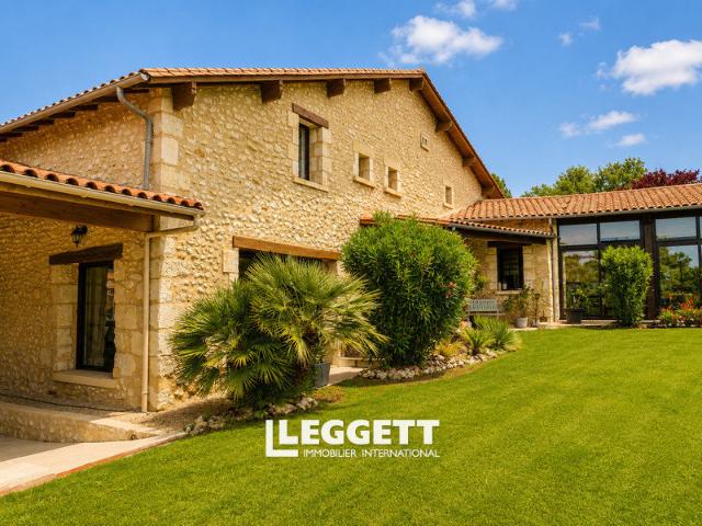 Maison 10 pièces 300 m²