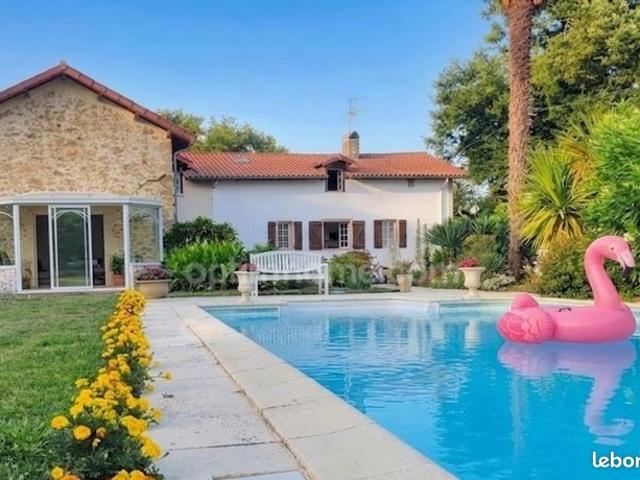 Maison 10 pièces 300 m²