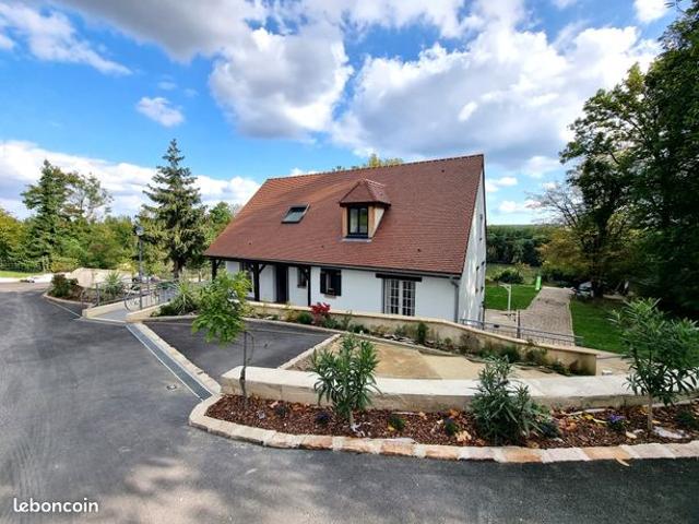 Maison 10 pièces 300 m²