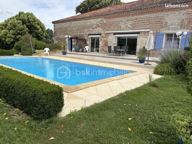 Maison 10 pièces 300 m²