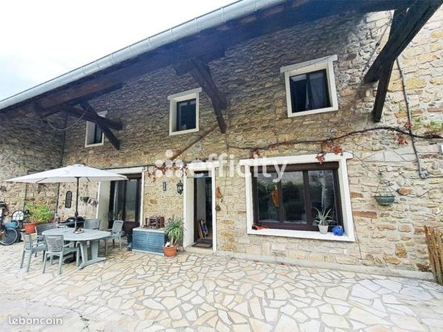 Maison 10 pièces 300 m²