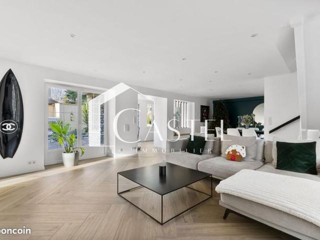 Maison 10 pièces 300 m²