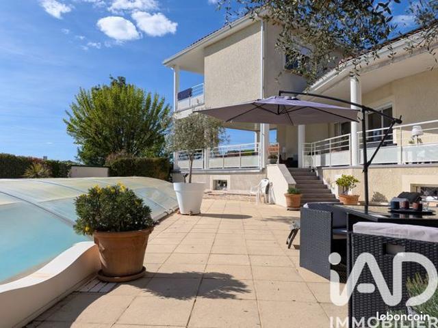 Maison 10 pièces 300 m²