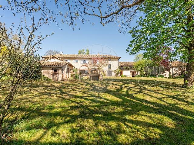 Maison 10 pièces 300 m²
