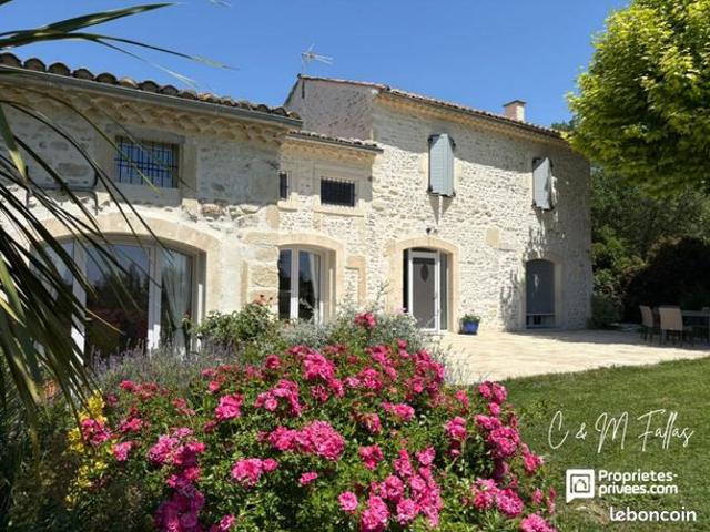 Maison 10 pièces 300 m²