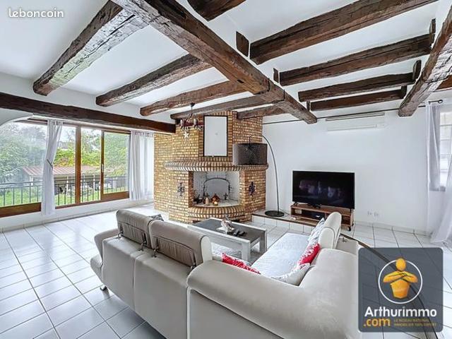 Maison 10 pièces 300 m²