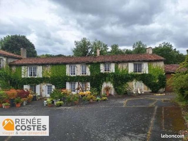Maison 10 pièces 300 m²