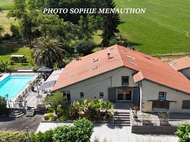 Maison 10 pièces 300 m²