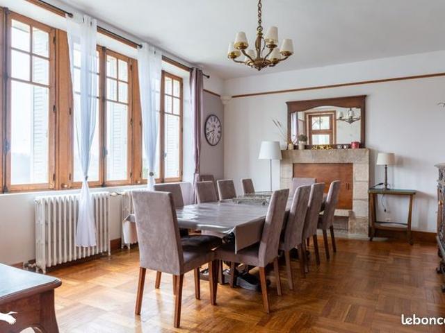 Maison 10 pièces 300 m²
