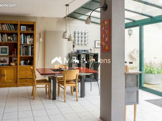 Maison 10 pièces 300 m²