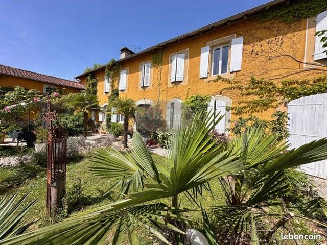 Maison 10 pièces 300 m²