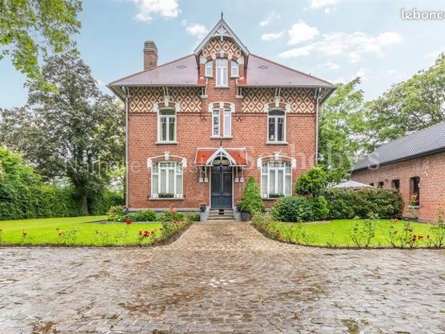 Maison 10 pièces 300 m²