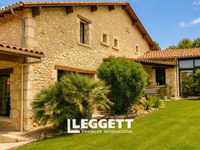 Maison 10 pièces 300 m²