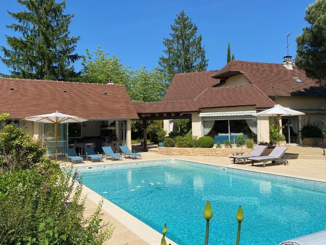 Maison 10 pièces 300 m²