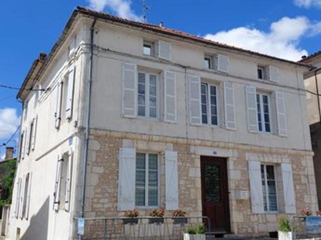 Maison 10 pièces 300 m²