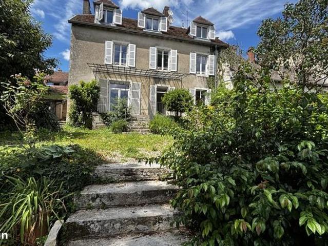 Maison 10 pièces 301 m²