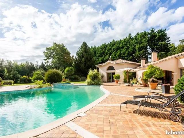 Maison 10 pièces 301 m²
