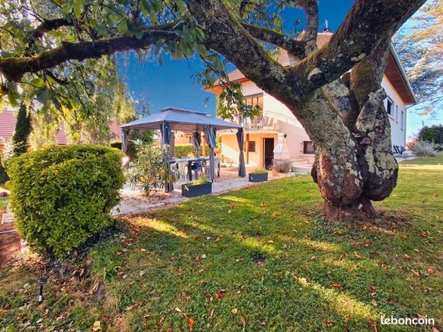 Maison 10 pièces 301 m²