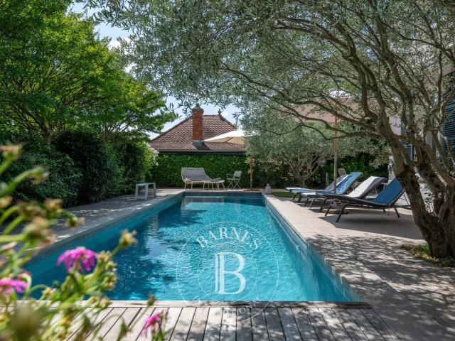 Maison 10 pièces 302 m²