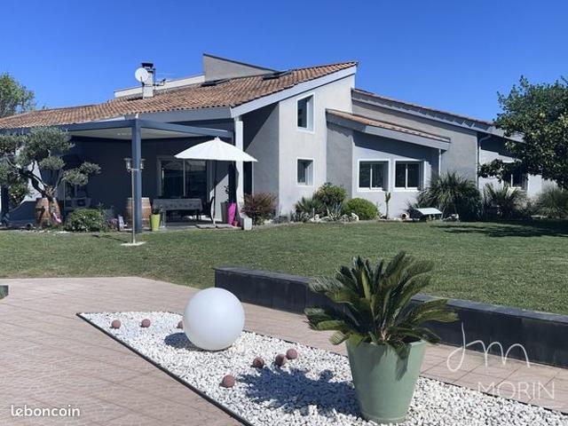 Maison 10 pièces 302 m²