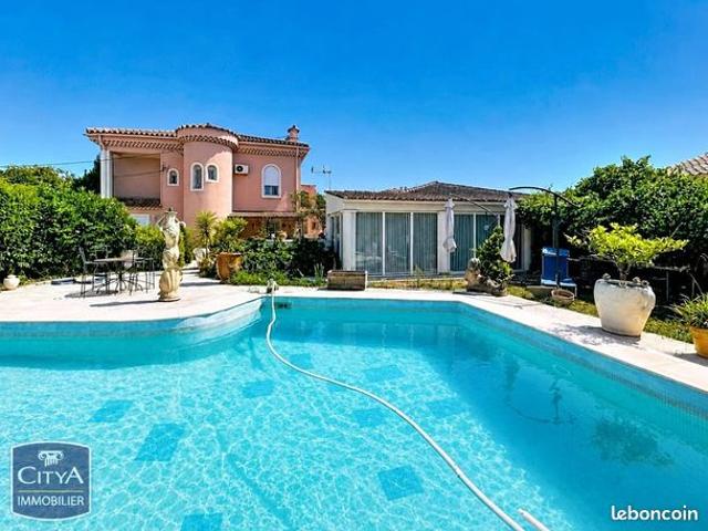 Maison 10 pièces 302 m²