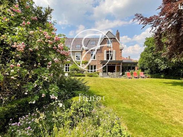 Maison 10 pièces 302 m²