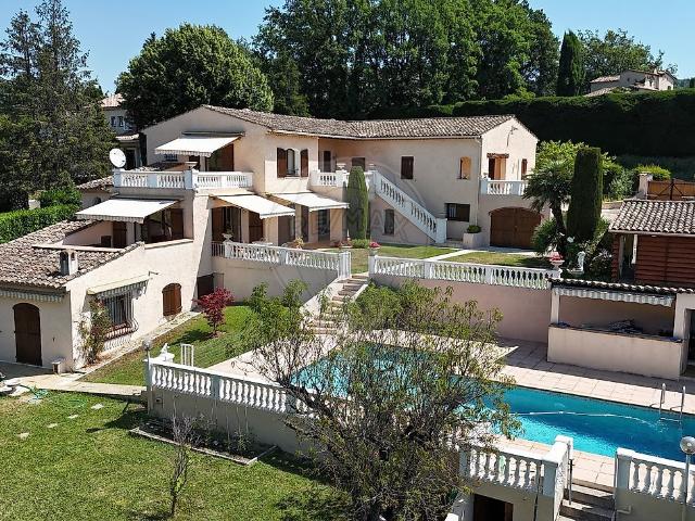 Maison 10 pièces 307 m²