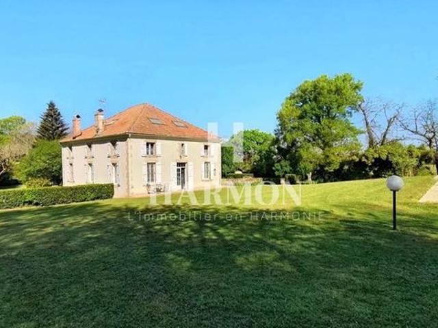 Maison 10 pièces 307 m²
