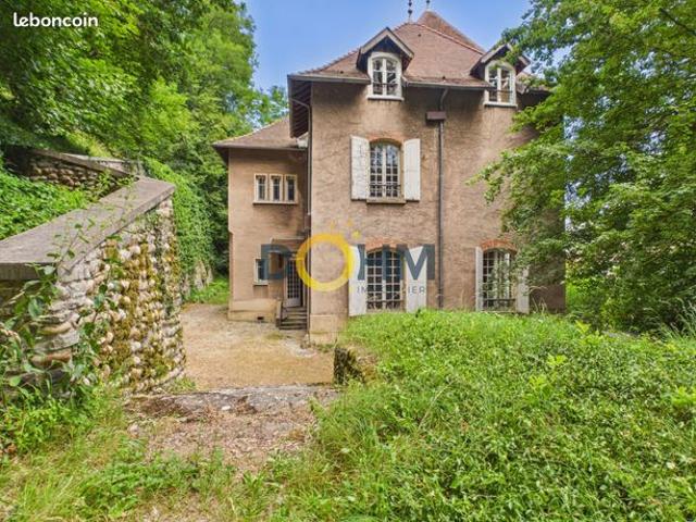 Maison 10 pièces 307 m²