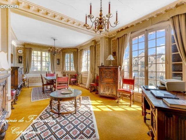 Maison 10 pièces 304 m²