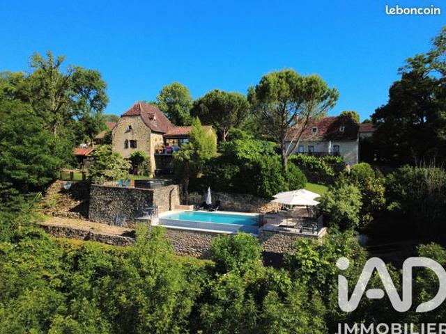 Maison 10 pièces 305 m²