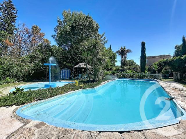 Maison 10 pièces 305 m²