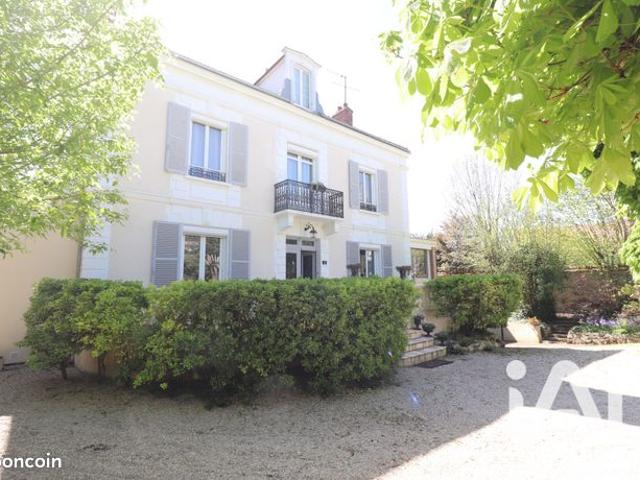 Maison 10 pièces 305 m²