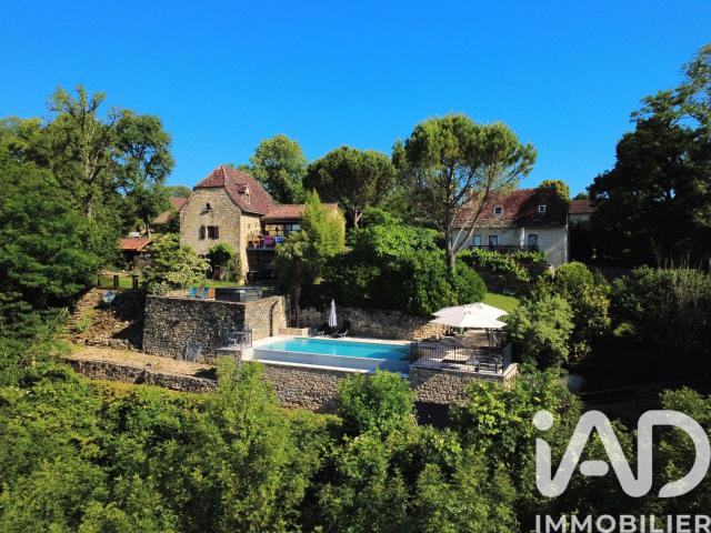 Maison 10 pièces 305 m²