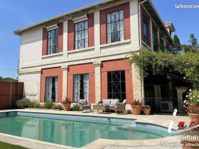 Maison 10 pièces 305 m²